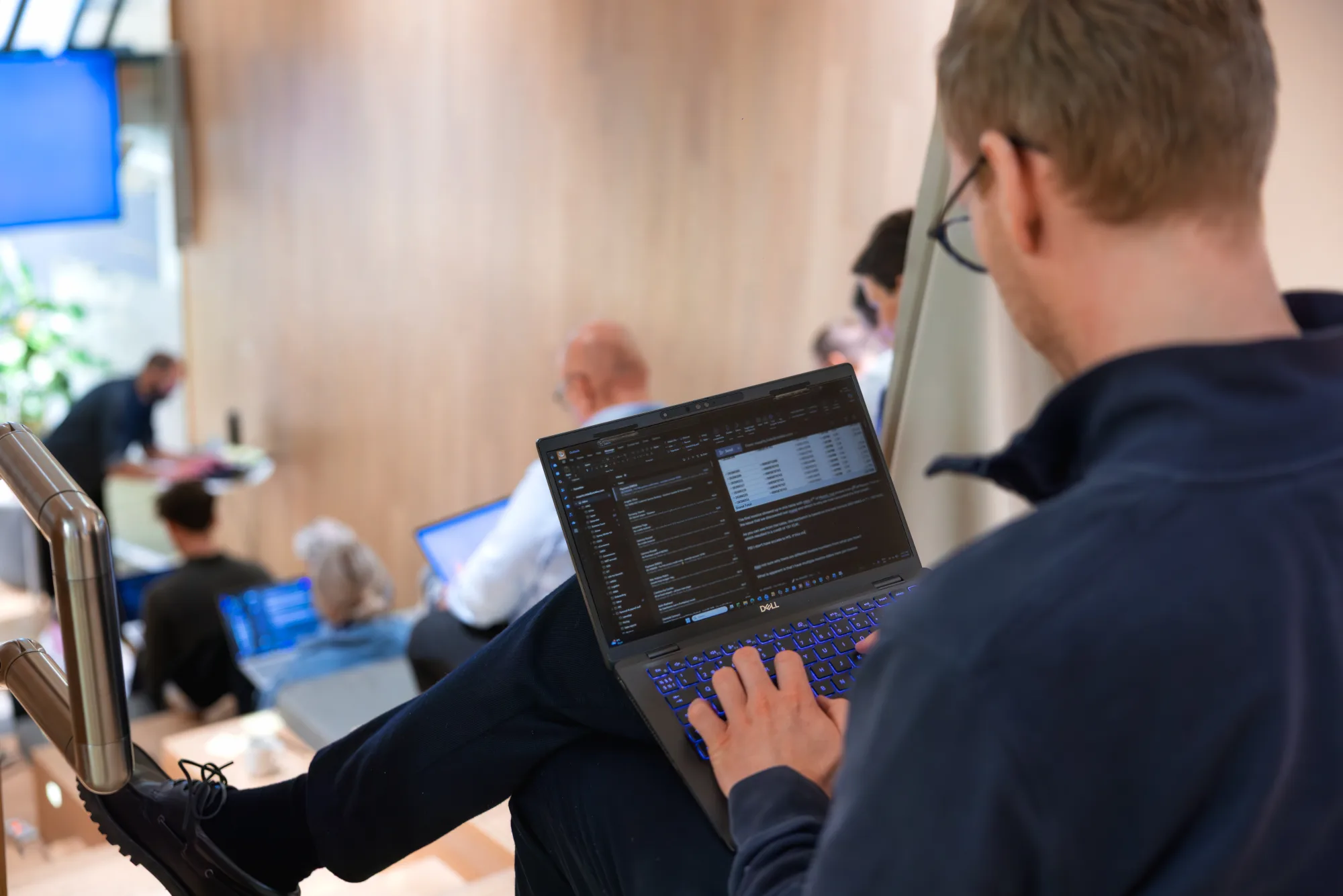 Deelnemer past het werkproces toe op zijn eigen Outlook-mailbox